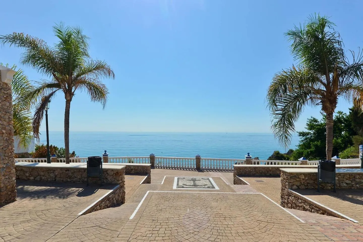 Carabeo Perla Apartment Nerja Spain